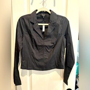 Madewell. NWT fitted size 6 cropped dress shirt. Hook and eye closures.